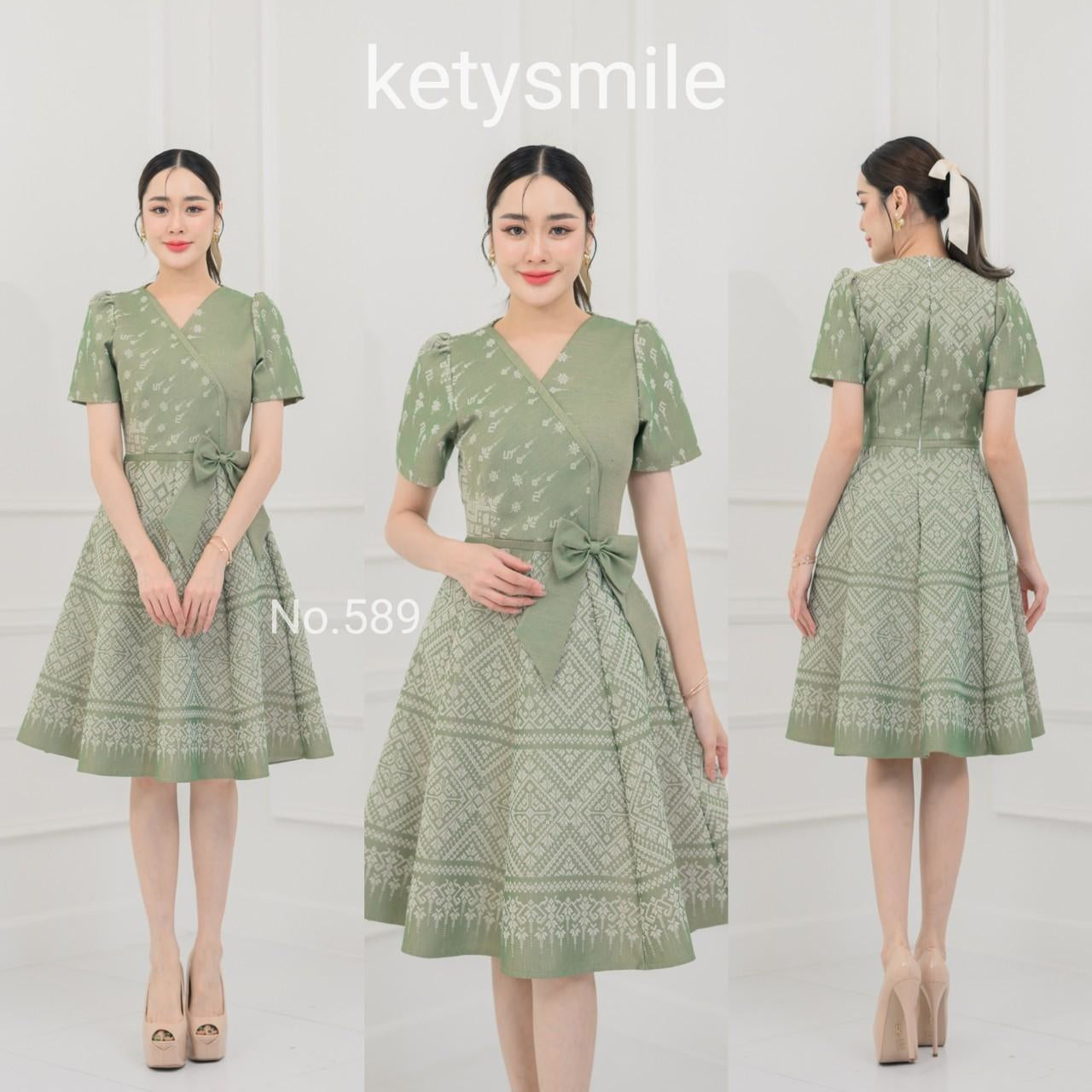 ชุดเดรสผ้าทอลายแต่งโบว์เอว กระโปรงบาน 8 ชิ้น อัดกาวทั้งชุด ทุกชิ้น ซิปซ่อนด้านหลัง สีเขียว