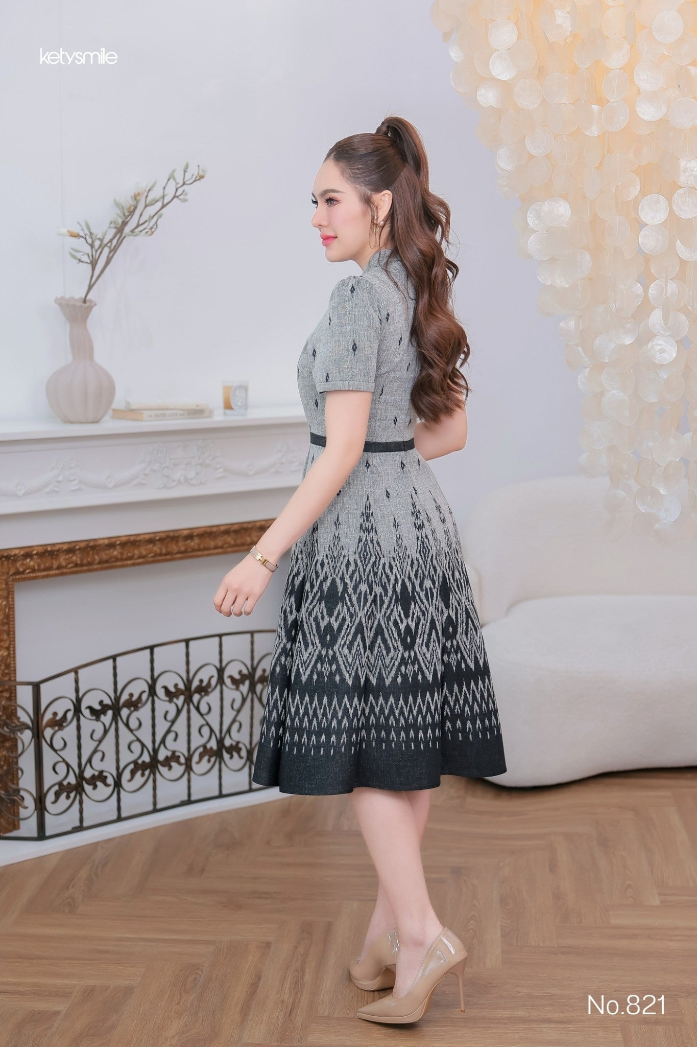 ชุดเดรสผ้าทอลาย คอปีน แต่งขอบเอว กระโปรงบาน 8 ชิ้น อัดกาวทั้งชุดชิ้น ซิปซ่อนด้านหลัง สีดำ