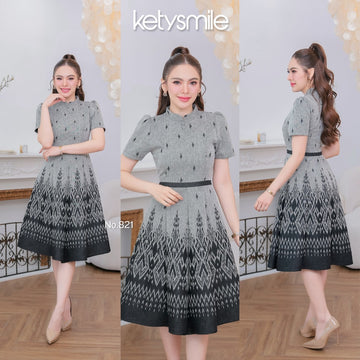 ชุดเดรสผ้าทอลาย คอปีน แต่งขอบเอว กระโปรงบาน 8 ชิ้น อัดกาวทั้งชุดชิ้น ซิปซ่อนด้านหลัง สีดำ