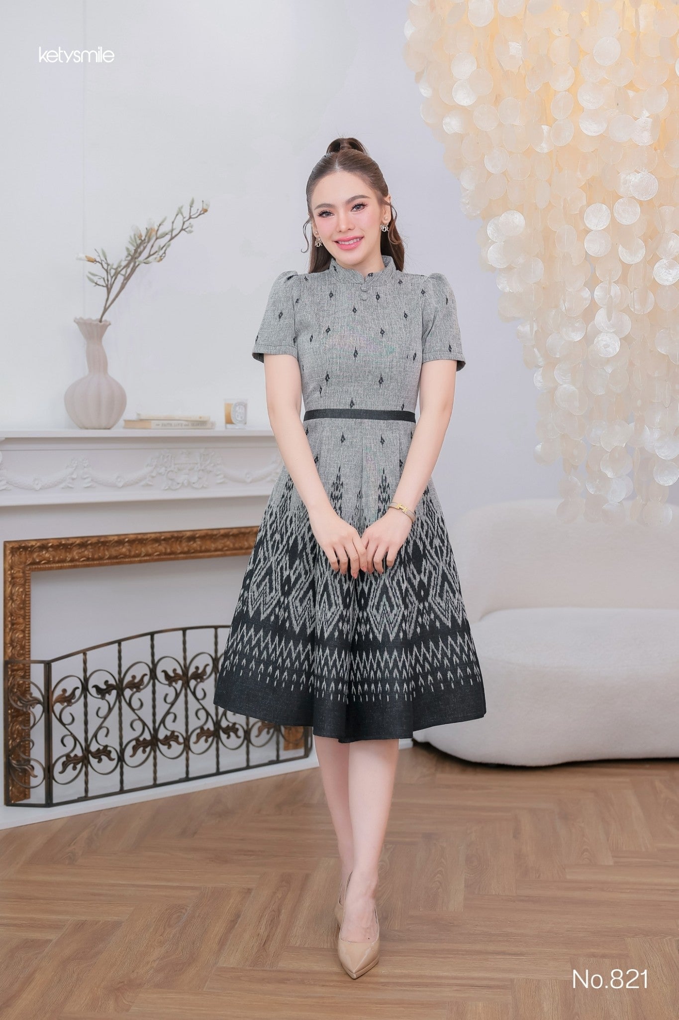 ชุดเดรสผ้าทอลาย คอปีน แต่งขอบเอว กระโปรงบาน 8 ชิ้น อัดกาวทั้งชุดชิ้น ซิปซ่อนด้านหลัง สีดำ