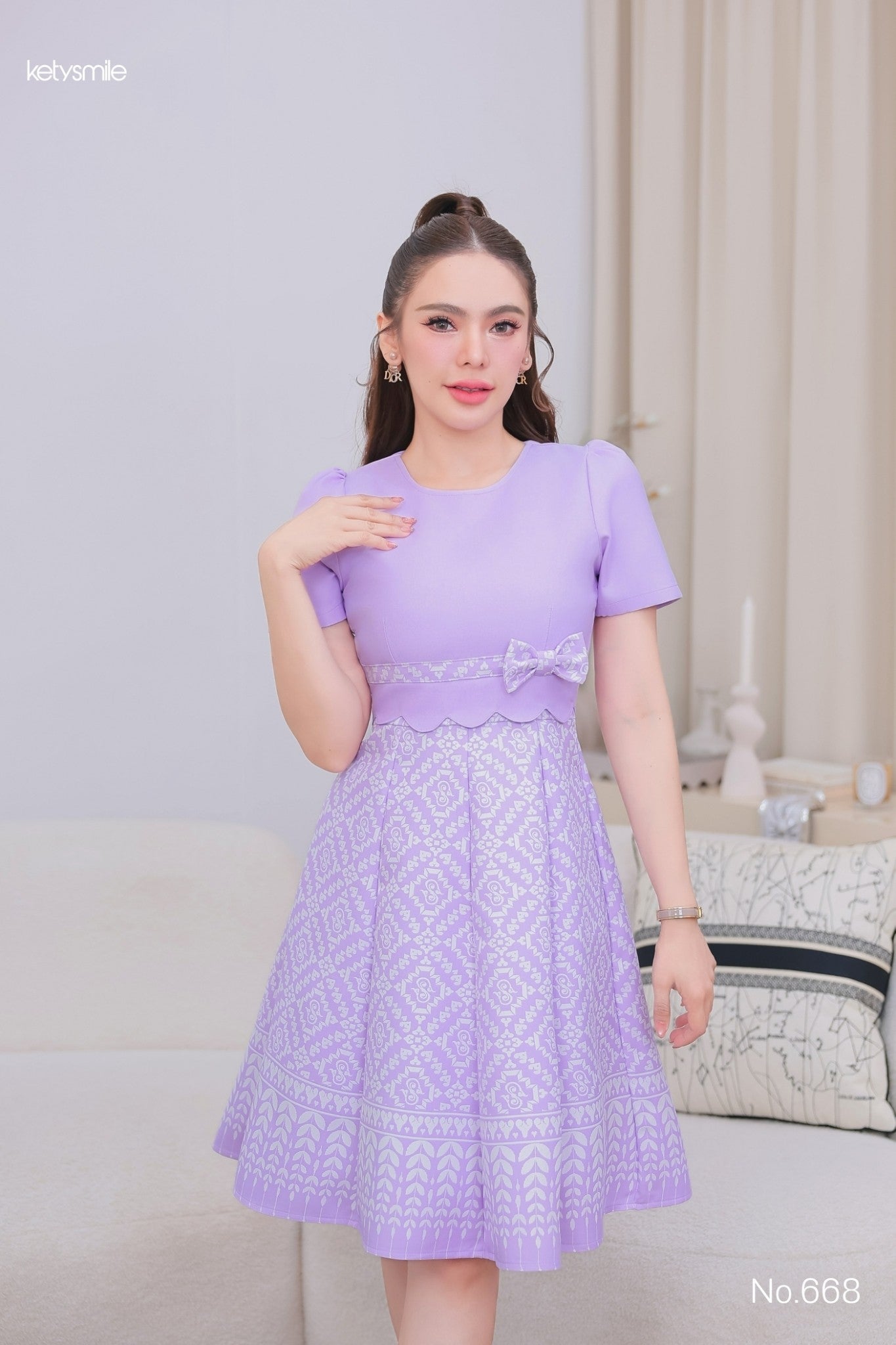 ชุดเดรสผ้าทอลาย แต่งโบว์เอว กระโปรงบาน 8 ชิ้น อัดกาวทั้งชุดชิ้น ซิปซ่อนด้านหลัง สีม่วง