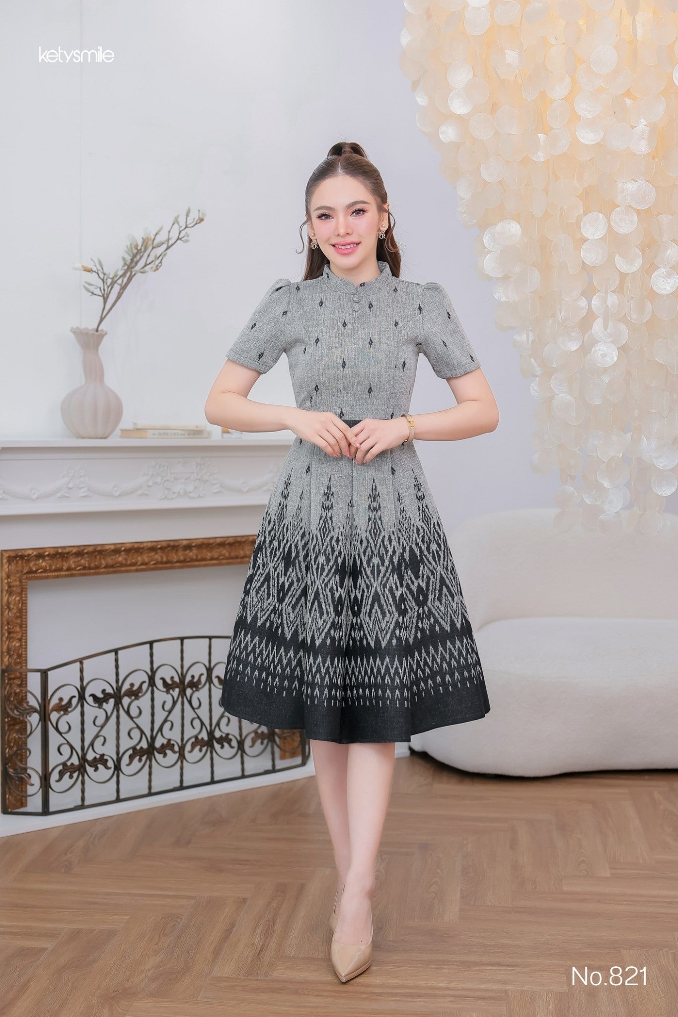 ชุดเดรสผ้าทอลาย คอปีน แต่งขอบเอว กระโปรงบาน 8 ชิ้น อัดกาวทั้งชุดชิ้น ซิปซ่อนด้านหลัง สีดำ