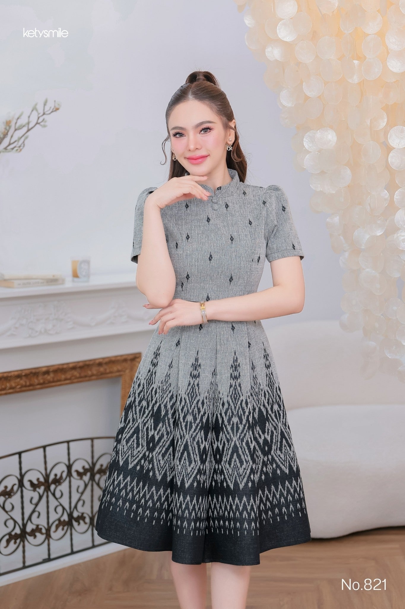 ชุดเดรสผ้าทอลาย คอปีน แต่งขอบเอว กระโปรงบาน 8 ชิ้น อัดกาวทั้งชุดชิ้น ซิปซ่อนด้านหลัง สีดำ